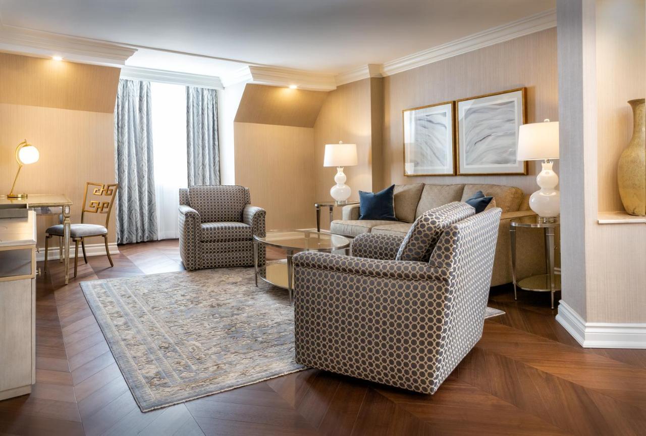Доотель Стрешнево Водрей Джорион Экстерьер фото A living room at the Ritz-Carlton, Boston