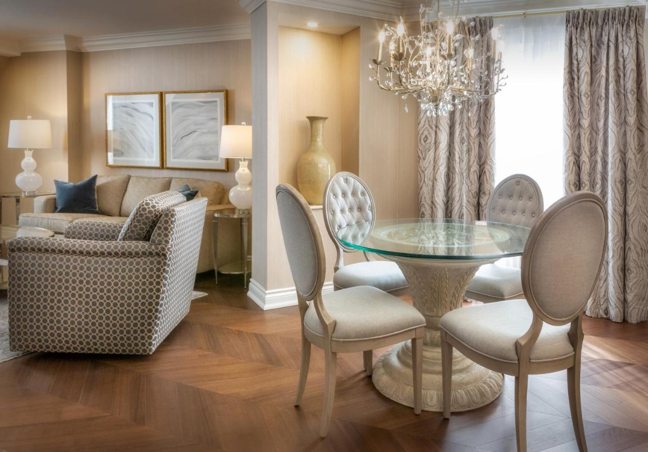Доотель Стрешнево Водрей Джорион Экстерьер фото A living room at The Ritz-Carlton, Chicago