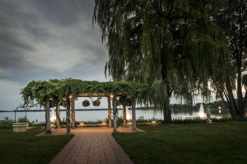Доотель Стрешнево Водрей Джорион Экстерьер фото The Pergola at the Lake of the Woods