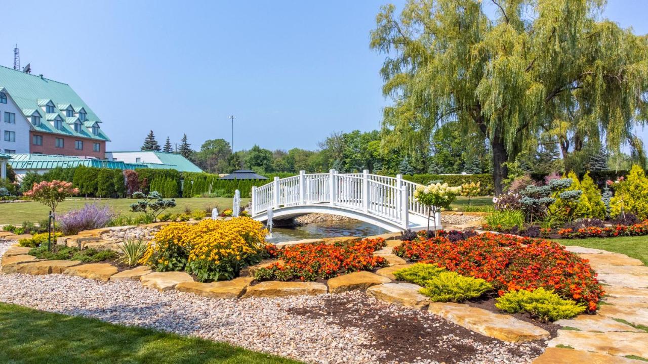 Доотель Стрешнево Водрей Джорион Экстерьер фото The gardens at the National Museum of the Marine Corps