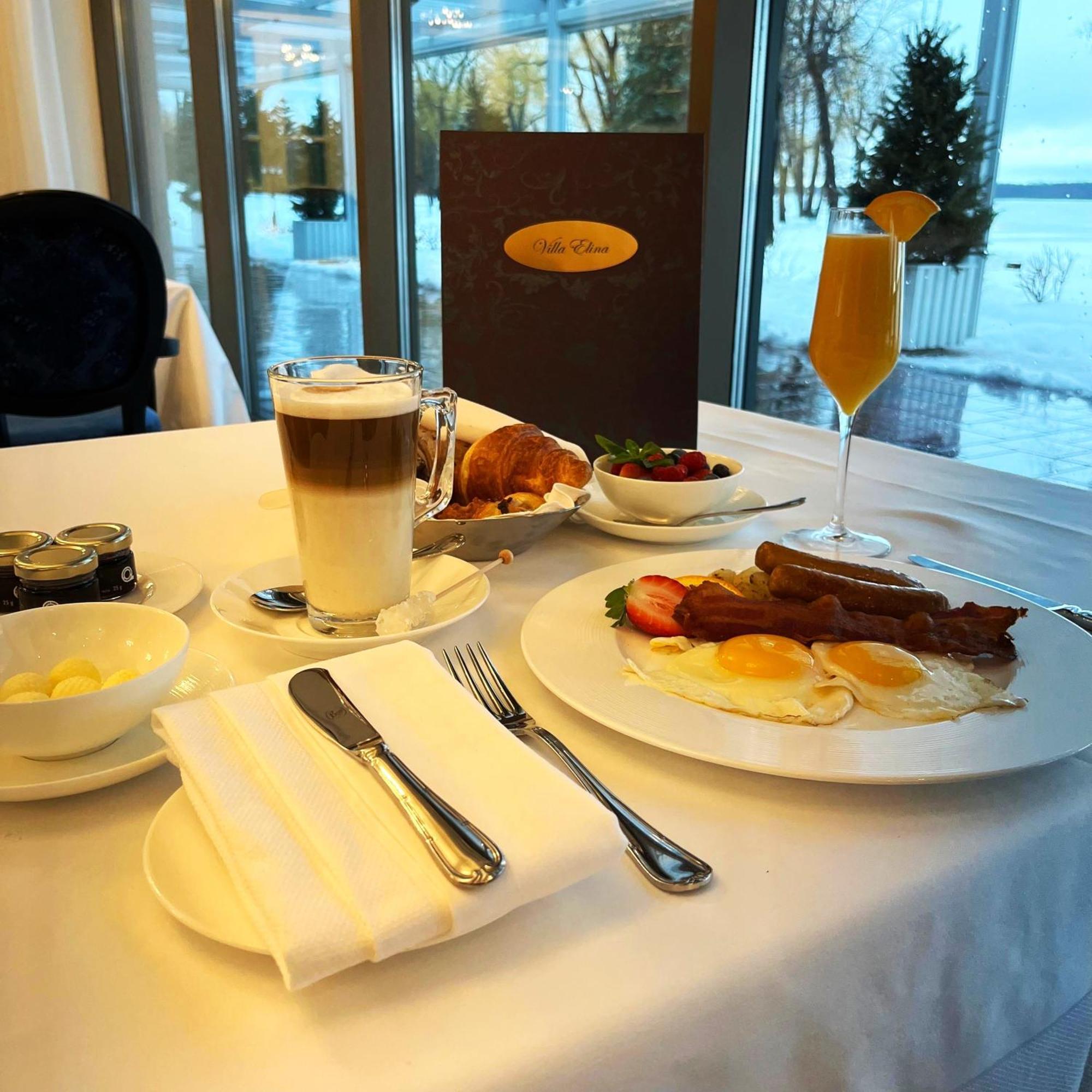 Доотель Стрешнево Водрей Джорион Экстерьер фото A typical breakfast