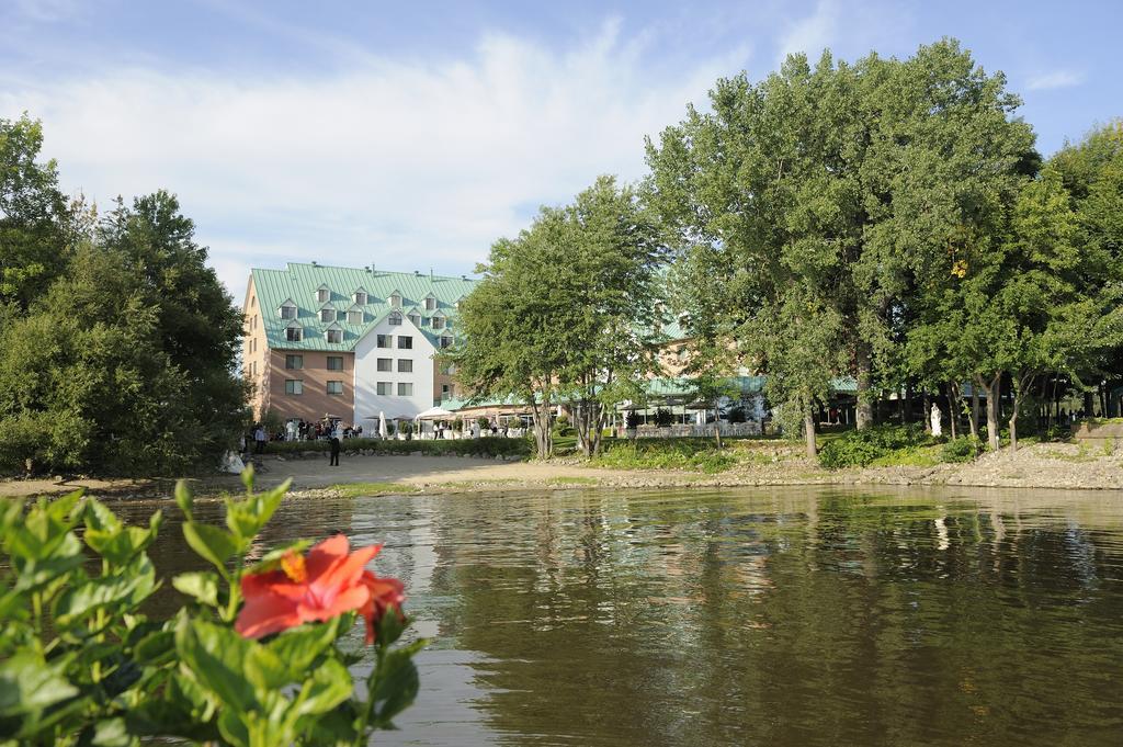 Доотель Стрешнево Водрей Джорион Экстерьер фото The lake in the centre of the town