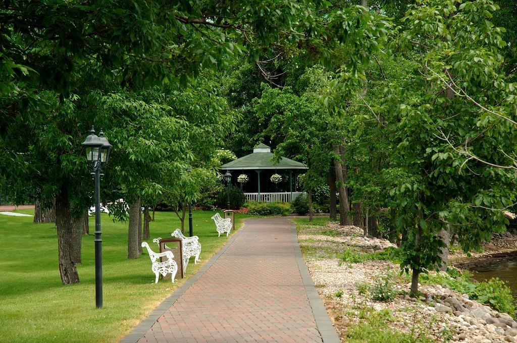 Доотель Стрешнево Водрей Джорион Экстерьер фото The gazebo at the park